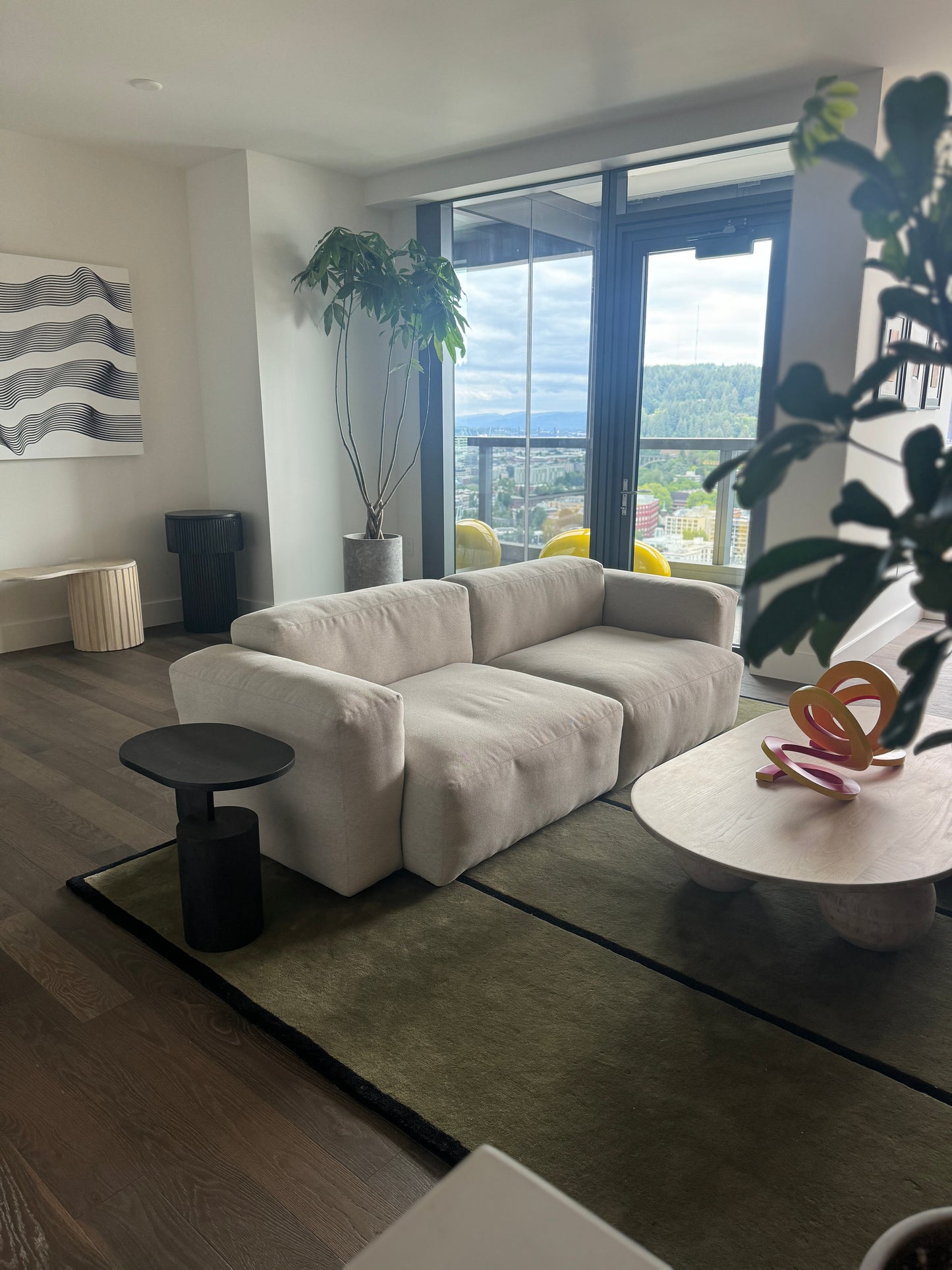 Oval Coffee Table w/ Sphere Legs