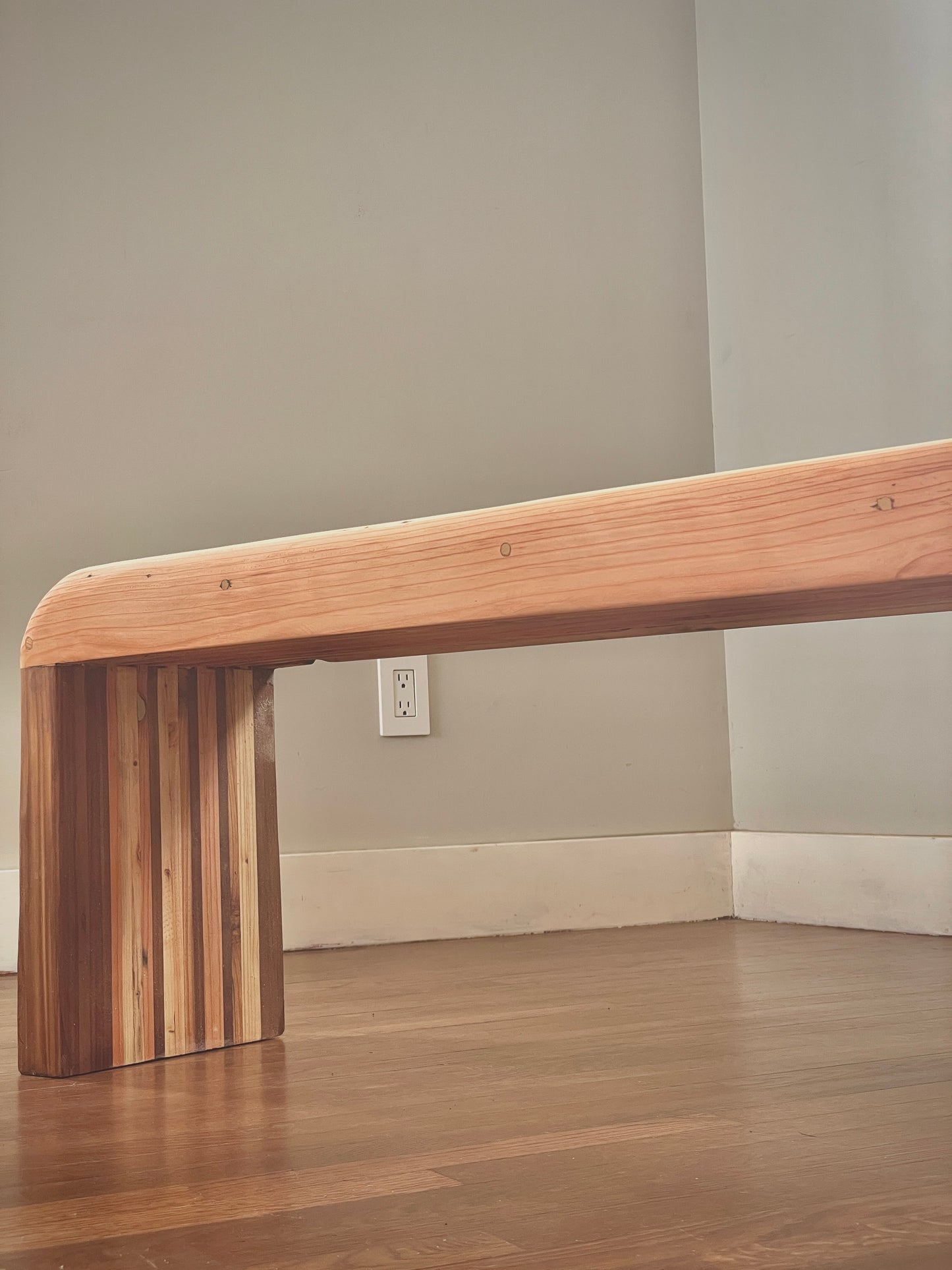 Rounded Palisade Bench [230104]