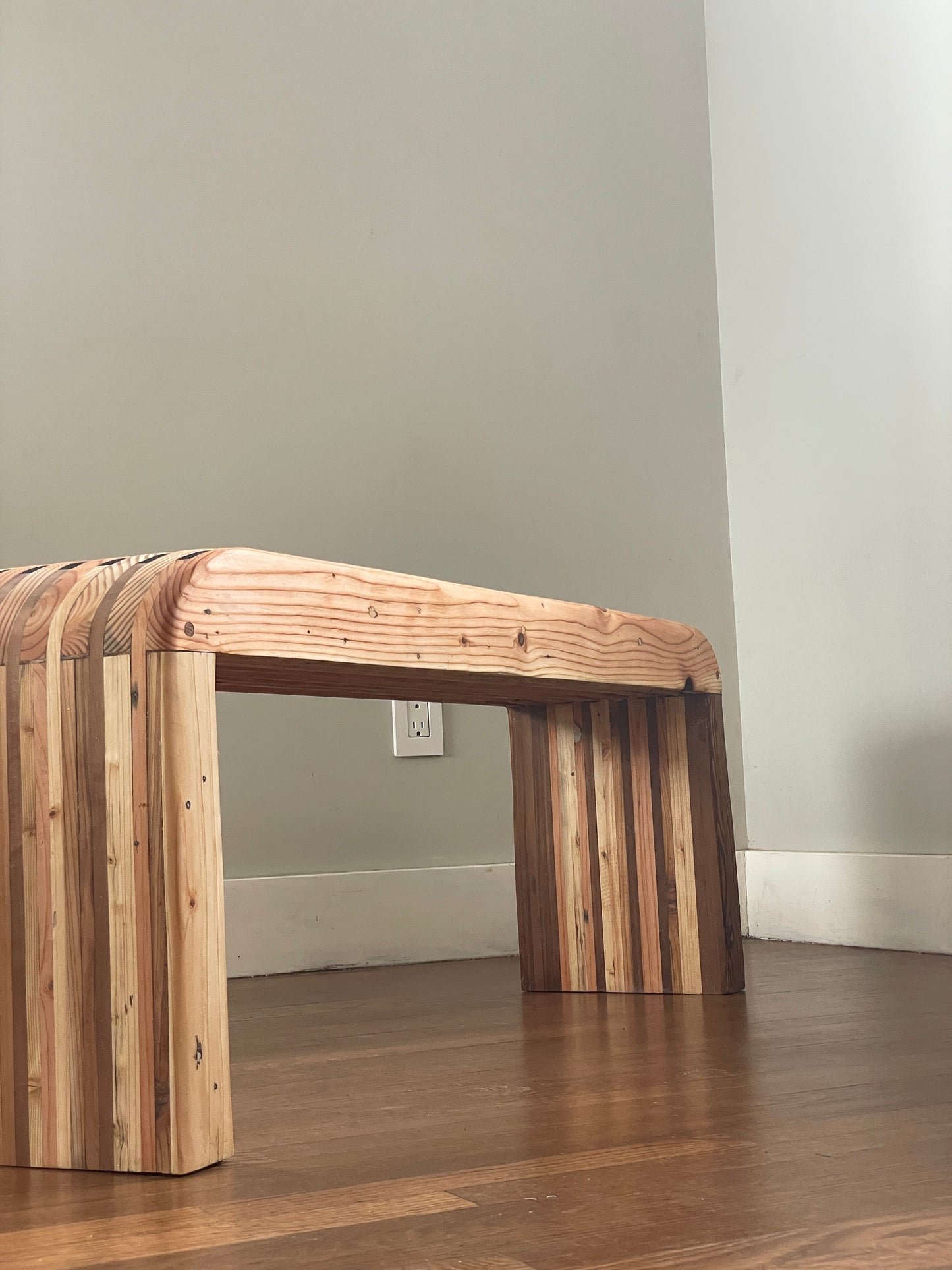 Rounded Palisade Bench [230104]